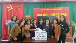 Liên đội trường THCS Hoàng Hoa Thám hướng về khúc ruột miền Trung