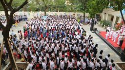 Kỉ niệm 38 năm ngày nhà giáo Việt Nam và chào mừng 45 năm thành lập trường THCS Hoàng Hoa Thám