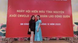 Công đoàn viên trường THCS Hoàng Hoa Thám tham gia hiến máu tình nguyện để lan toả thông điệp “Mỗi giọt máu cho đi - Một cuộc đời ở lại”