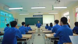 THCS Hoàng Hoa Thám tổ chức lớp bồi dưỡng cảm tình Đoàn cho học sinh khổi 9