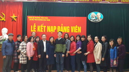 Chi bộ Đảng tổ chức lễ kết nạp đảng viên mới