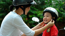 Quận Ba Đình chỉnh đốn việc đội mũ bảo hiểm khi tham gia giao thông