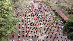NHẢY DÂN VŨ "NỐI VÒNG TAY LỚN" - ĐIỂM SÁNG TRONG HOẠT ĐỘNG GIỮA GIỜ CỦA HỌC SINH HOÀNG HOA THÁM.
