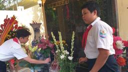 Viếng đài tưởng niệm Liệt sĩ phường Cống Vị