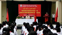 Trường THCS Hoàng Hoa Thám tổ chức lễ ký cam kết thực hiện ATGT, phòng chống tai nạn thương tích, phòng chống dịch bệnh và các tệ nạn xã hội.