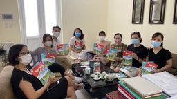 Cán bộ giáo viên nhà trường tích cực tham dự các lớp tập huấn SGK mới.