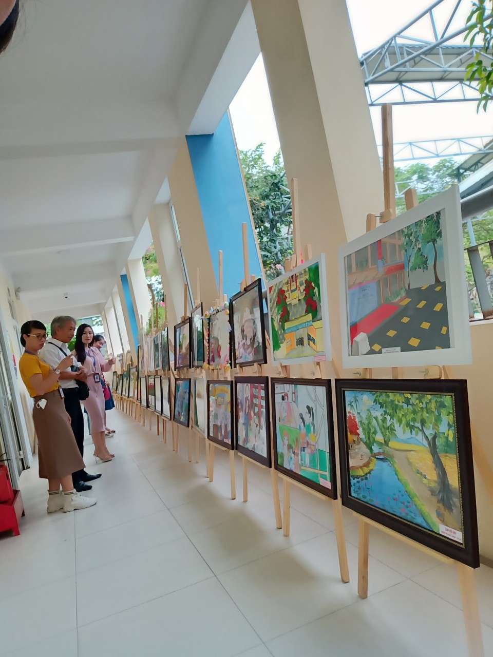 Lời tri ân của học sinh trường THCS Hoàng Hoa Thám qua ngôn ngữ của hội hoạ chào mừng 40 năm ngày nhà giáo Việt Nam 20/11