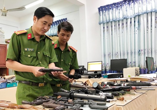 Ba Đình tăng cường quản lý vũ khí, vật liệu nổ, công cụ hỗ trợ và pháo trên địa bàn quận.