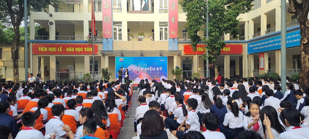 Học sinh trường THCS Hoàng Hoa Thám với Dự án “Thư viện diệu kỳ” - lan toả văn hoá đọc trong thời đại công nghệ 4.0.