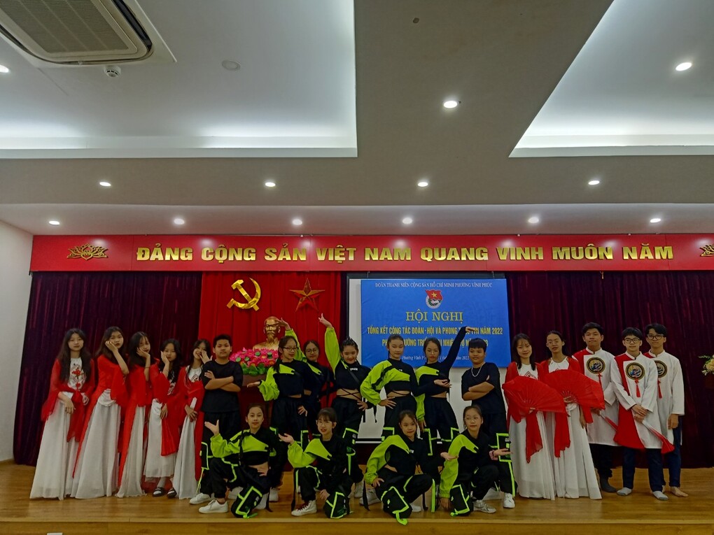 Chi đoàn trường THCS Hoàng Hoa Thám sức trẻ hội tụ gặt hái những thành công