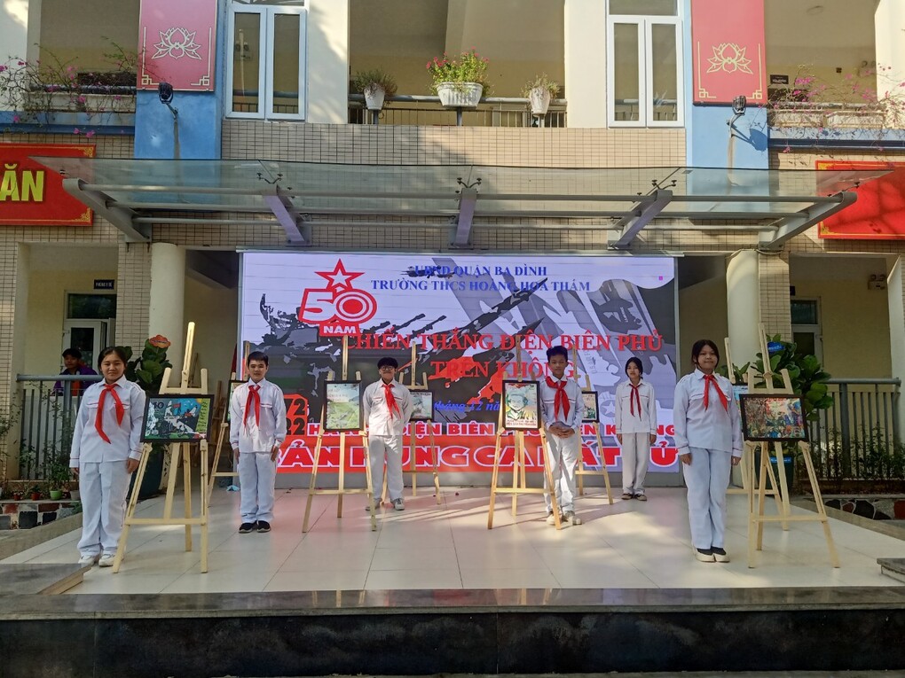 Học sinh THCS Hoàng Hoa Thám tích cực hưởng ứng cuộc thi vẽ tranh với chủ đề “Hà Nội - Điện Biên Phủ trên không”