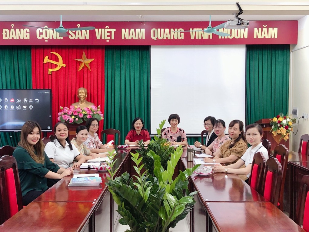 Tổ Xã hội trường THCS Hoàng Hoa Thám hân hoan chào đón năm học mới 2022-2023 với hoạt động tập huấn chuyên môn Ngữ văn đầu năm học.