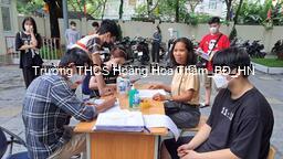 Học sinh trường THCS Hoàng Hoa Thám tiêm vắc xin phòng Covid-19