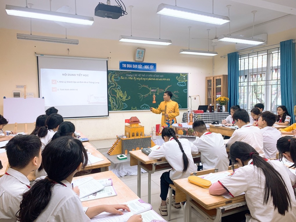 Người thầy truyền cảm hứng, thắp lửa đến với học sinh thông qua tiết dự thi giáo viên dạy giỏi cấp quận bộ môn Lịch sử năm học 2022-2023