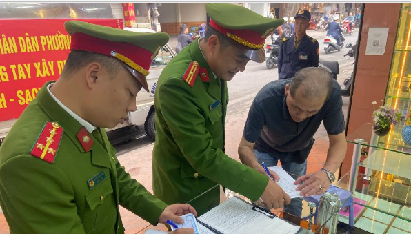 Quận Ba Đình: Tăng cường công tác kiểm tra, quản lý sử dụng hè phố, lòng đường