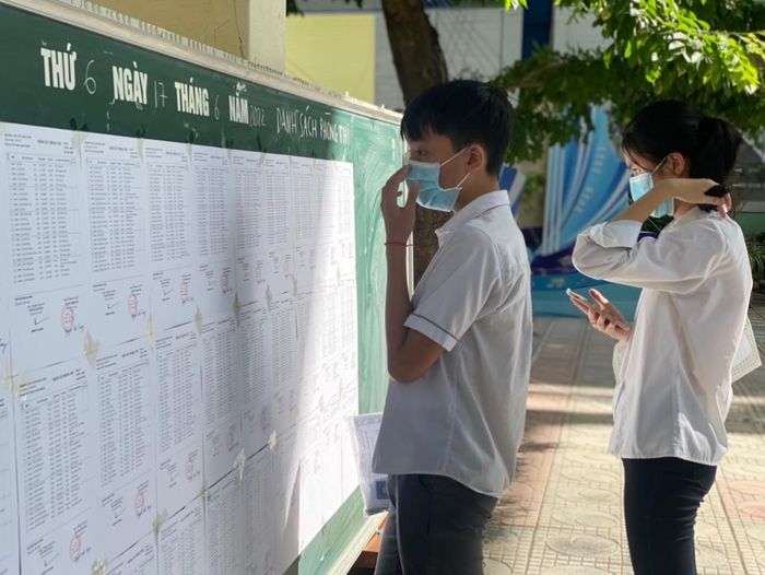 Không đỗ lớp 10 trường công, học sinh Hà Nội sẽ học ở đâu?