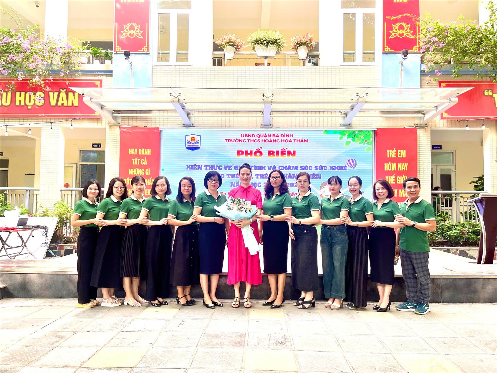 Trường THCS  Hoàng Hoa Thám tổ chức tuyên truyền giáo dục giới tính và sức khỏe sinh sản vị thành niên cho các em học sinh