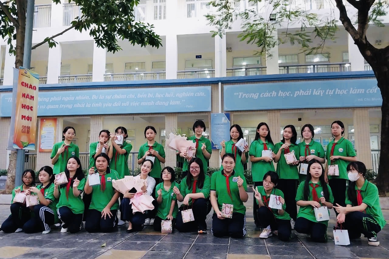 Lời nhắn gửi yêu thương từ các bạn lớp 7A5 tới Mẹ - Người phụ nữ vĩ đại!