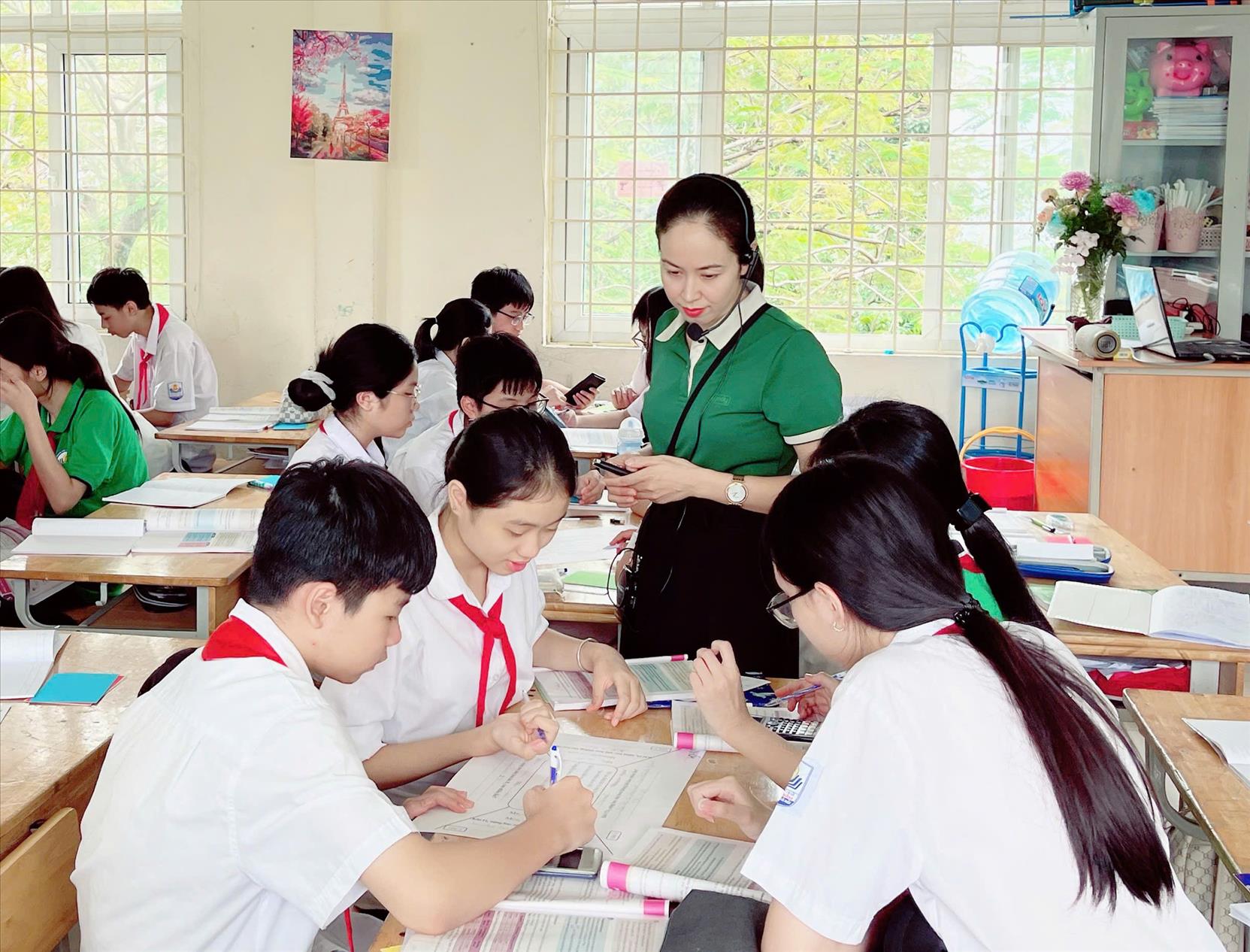 Tổ tự nhiên trường THCS Hoàng Hoa Thám tích cực tham gia “Hội giảng” chào mừng ngày nhà giáo Việt Nam 20/11