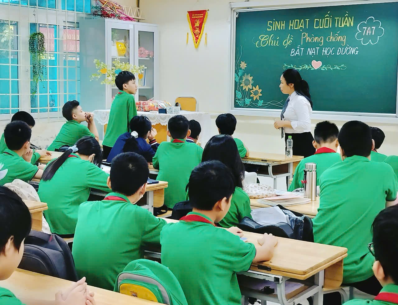 Trường THCS Hoàng Hoa Thám phối hợp với Đoàn Luật sư TP Hà Nội tổ chức tuyên truyền, phổ biến kiến thức pháp luật cho học sinh khối 6, 7