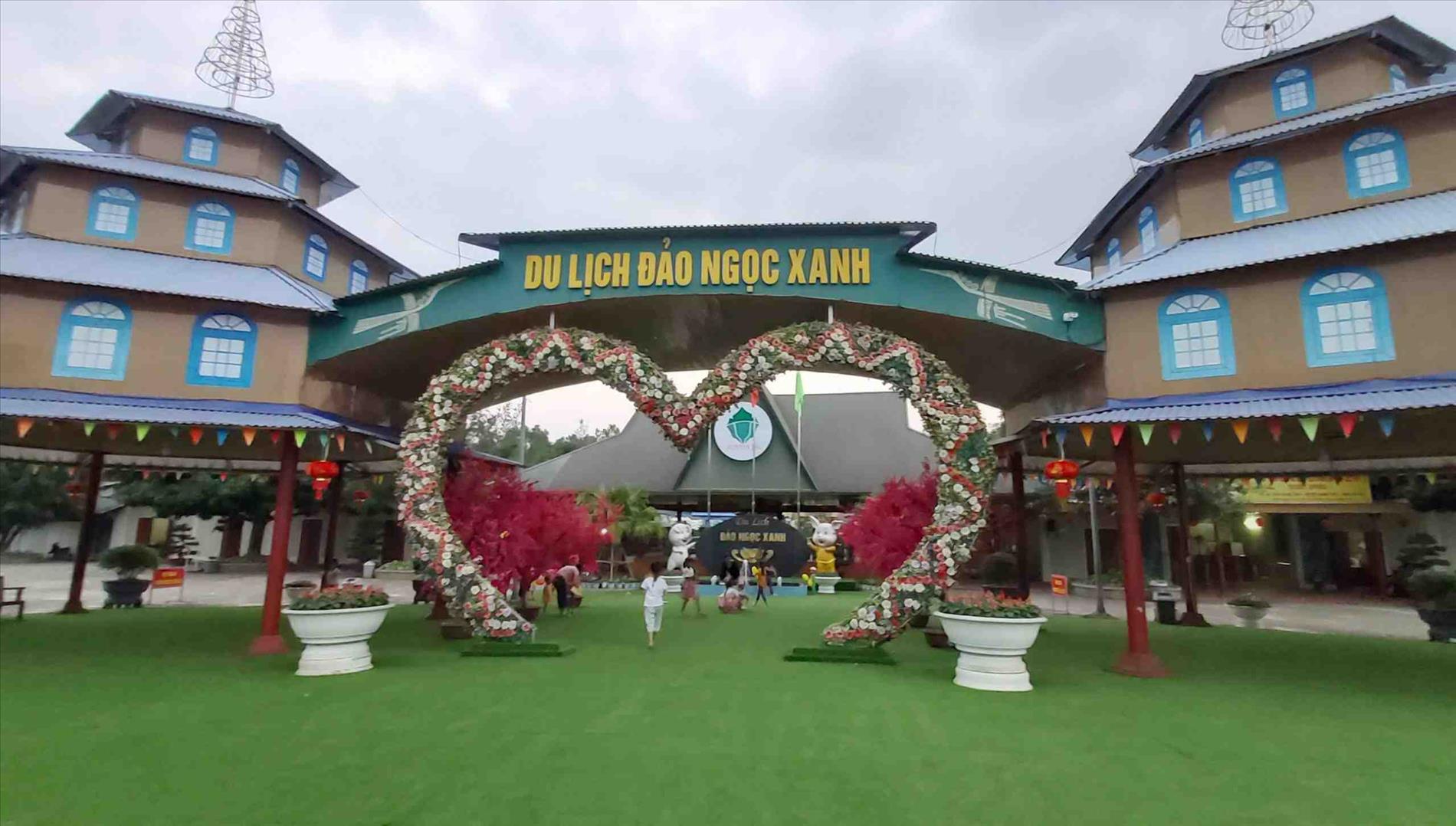 Học sinh trường THCS Hoàng Hoa Thám hoạt động học tập, trải nghiệm tại Đảo Ngọc Xanh