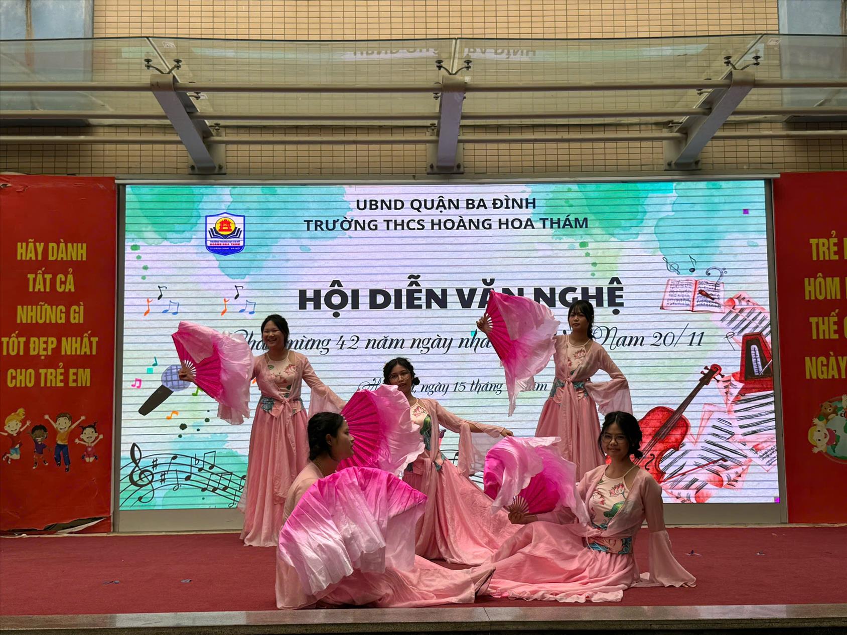 Tiết mục văn nghệ chào mừng 20.11.2024 của tập thể lớp 9A2