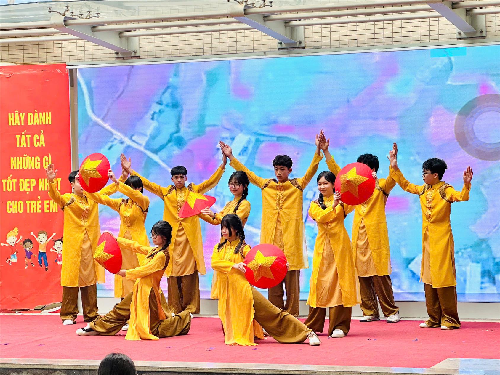 Tiết mục văn nghệ chào mừng 20.11.2024 của tập thể lớp 9A4