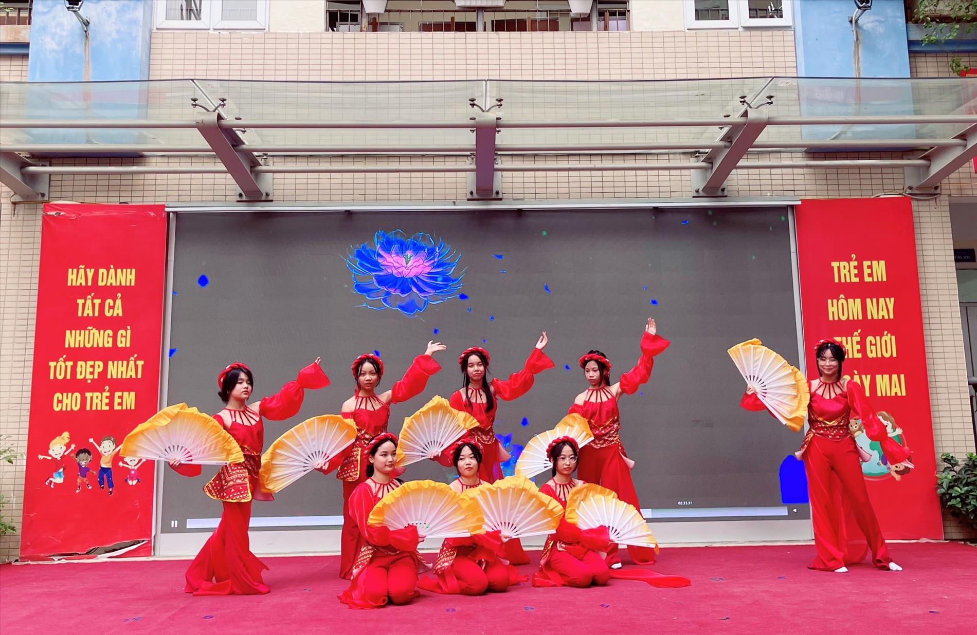 Tiết mục văn nghệ chào mừng 20.11.2024 của tập thể lớp 7A5