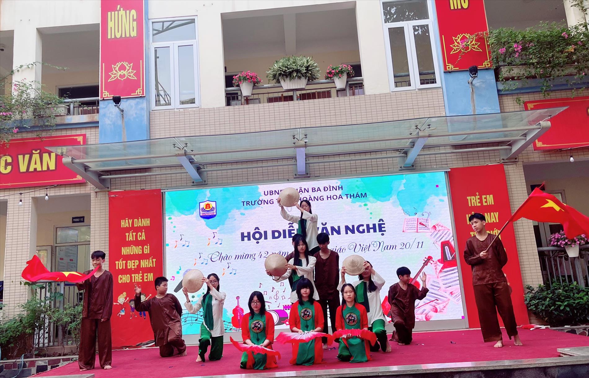 Tiết mục văn nghệ chào mừng 20.11.2024 của tập thể lớp 8A4