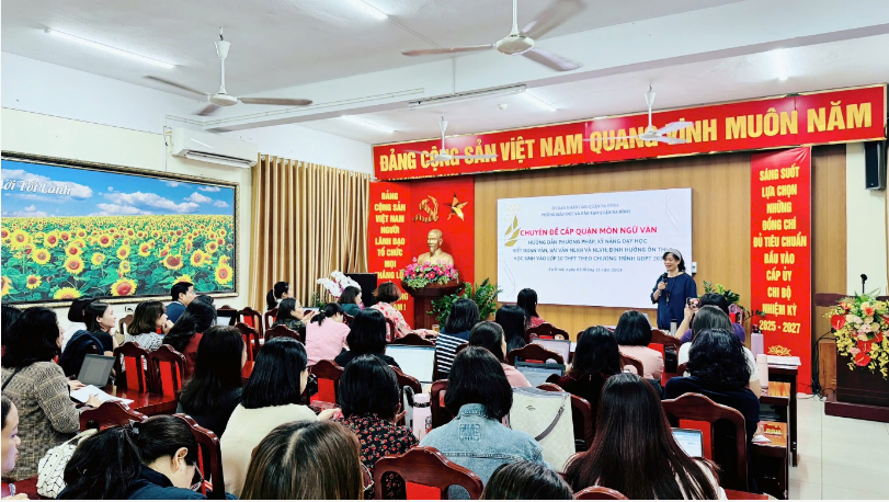 Nhóm giáo viên bộ môn Ngữ văn trường THCS Hoàng Hoa Thám tham gia chuyên đề cấp quận môn Ngữ văn giúp định hướng ôn thi vào lớp 10 theo chương trình GDPT 2018