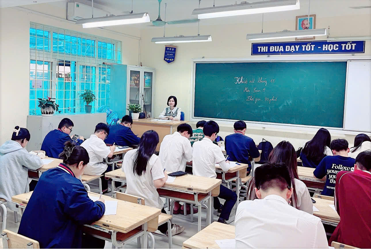 Khối 9 Trường THCS Hoàng Hoa Thám thi khảo sát chất lượng định kì tháng 11