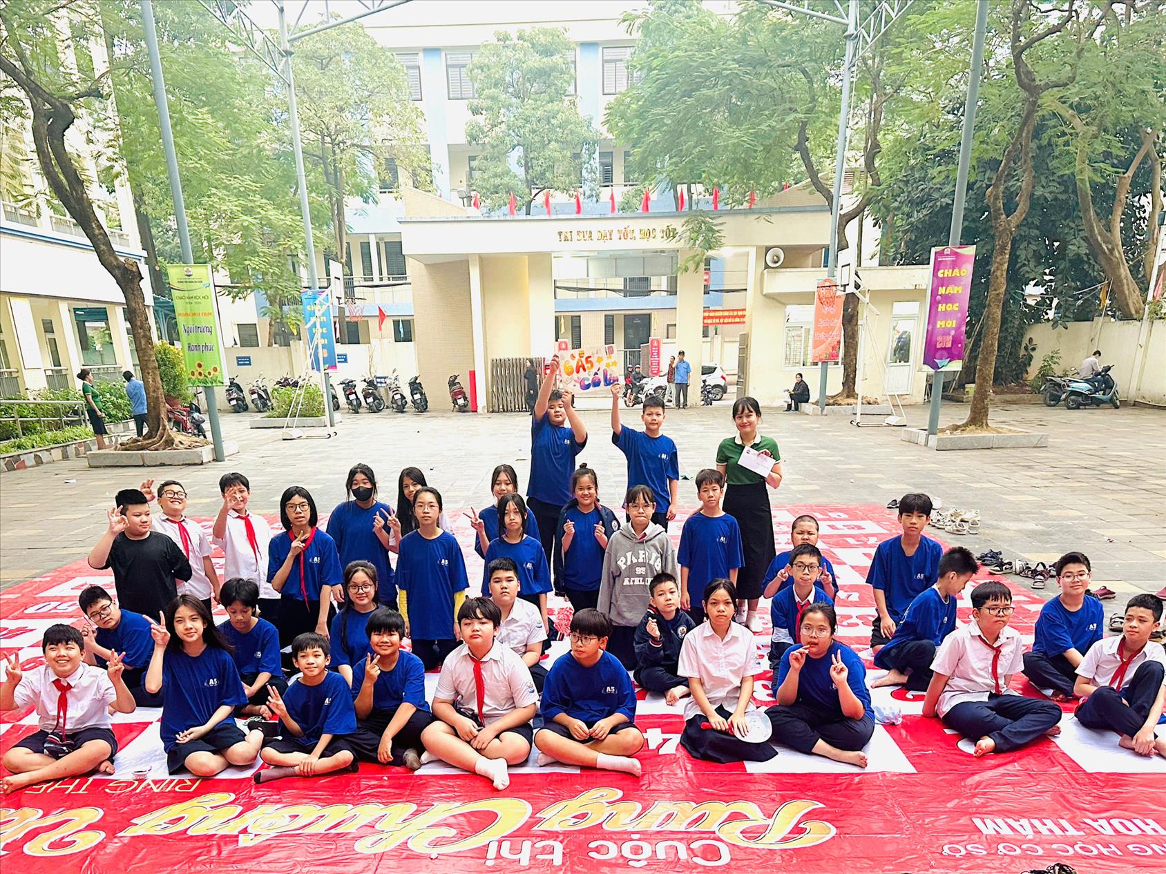 Tập thể lớp 6a5 hào hứng tham gia cuộc thi Rung chuông vàng
