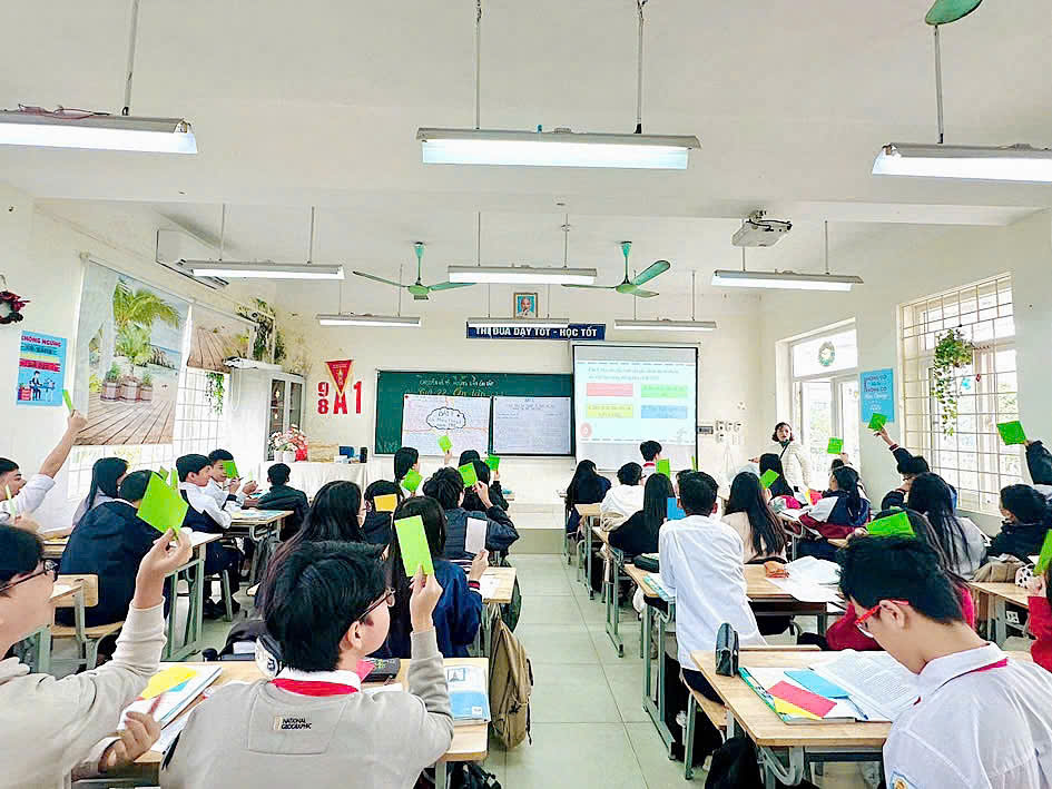 Tổ xã hội tổ chức thành công tiết chuyên đề “Hướng dẫn ôn tập hiệu quả môn Lịch sử”
