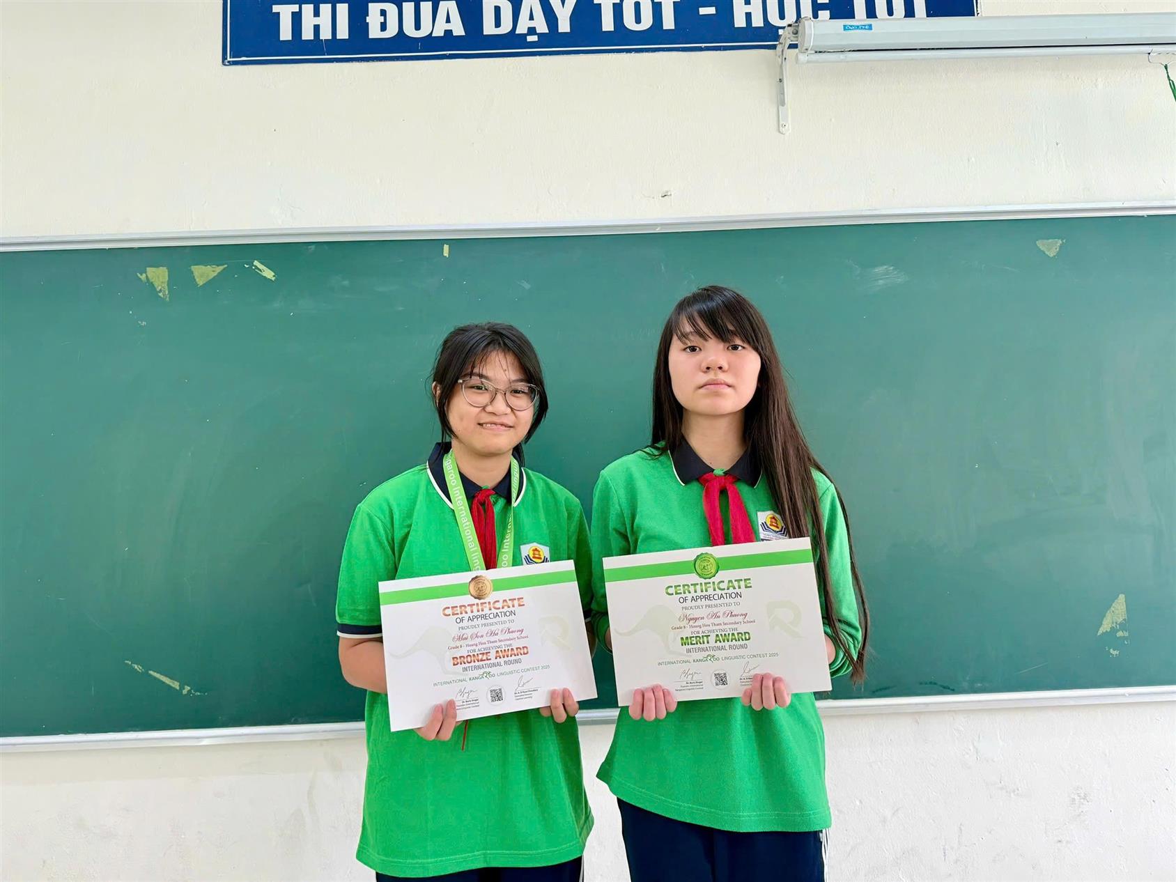 Tỏa sáng ở sân chơi tiếng Anh quốc tế: Hai học sinh Mai Sơn Hà Phương và  Nguyễn An Phương lớp 9A1 tiếp tục gặt hái thành tích đáng tự hào