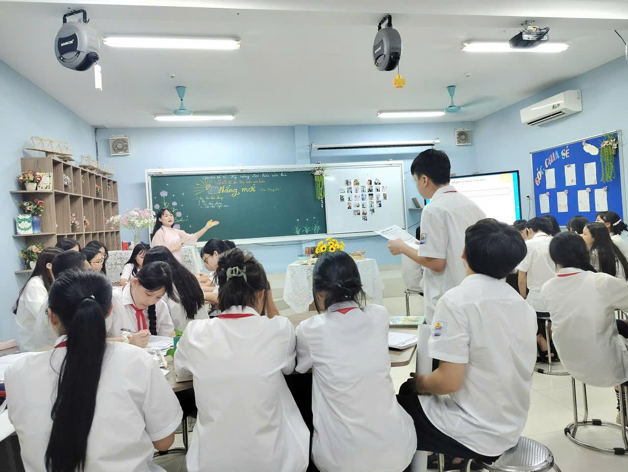 Tiết học Ngữ văn đầy hứng khởi với cô giáo Trần Thị Ánh
