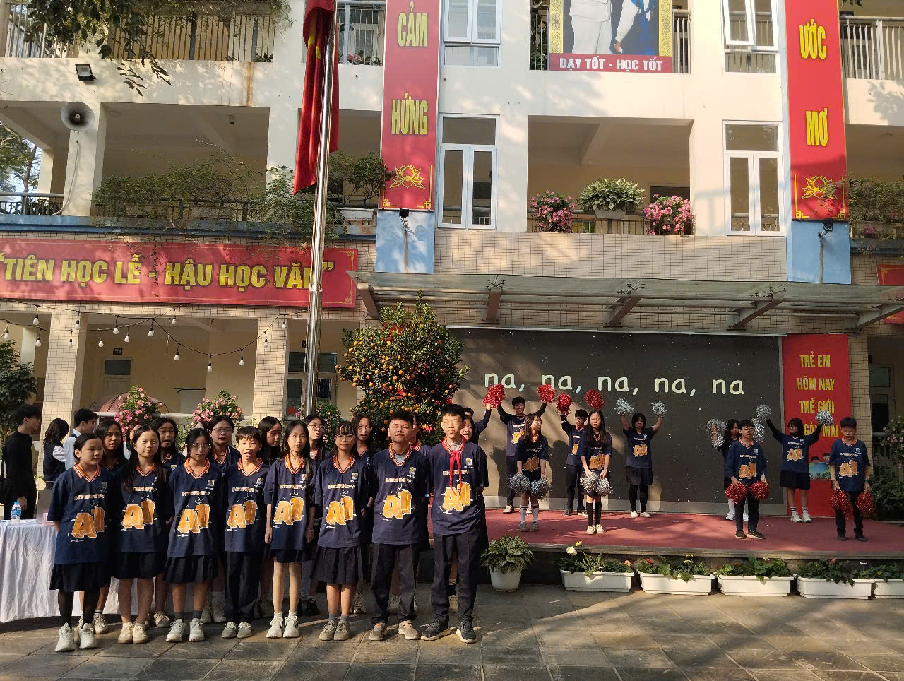 Học sinh lớp 6A1 hào hứng trong các hoạt động của Festival tiếng Anh đón chào năm mới ngập tràn niềm vui  và hạnh phúc.