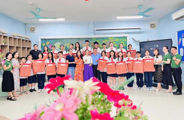 Trung thu cho em – Mùa trăng yêu thương nơi mái trường Hoàng Hoa Thám