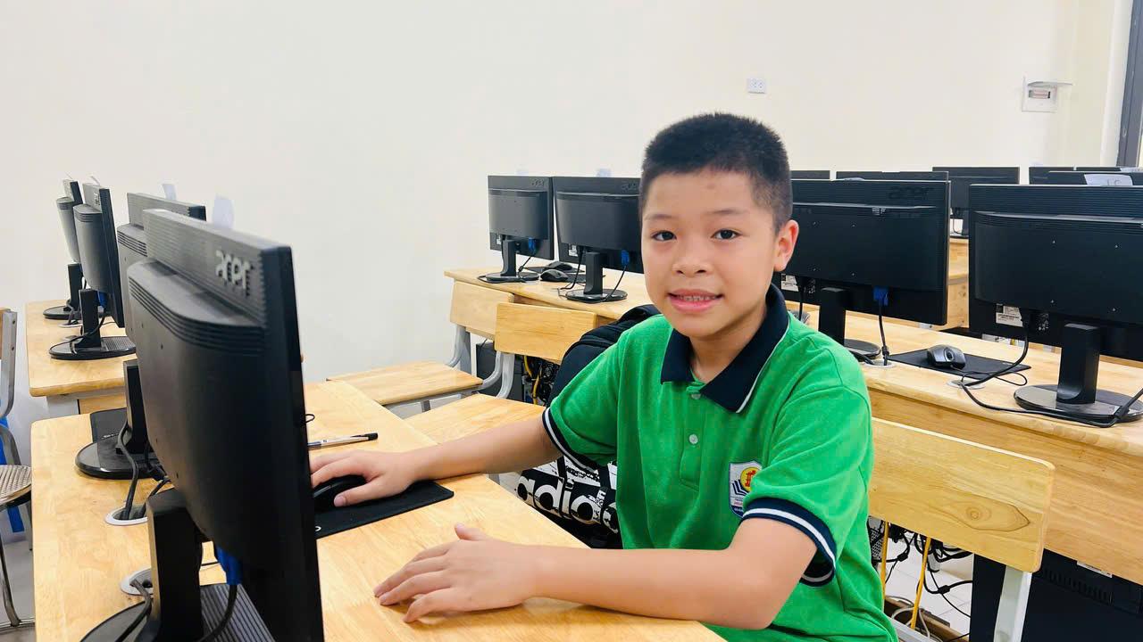 Bằng tình yêu với Toán học, Phạm Bá Khôi lớp 7A1 trường THCS Hoàng Hoa Thám đã ghi tên mình trong bảng vàng cuộc thi Toán quốc tế PHIMO