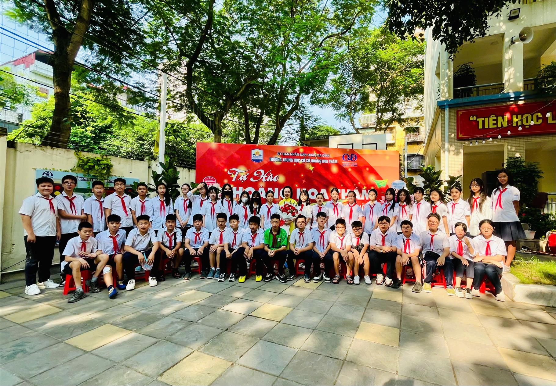9A2 – Ngày học online phòng bão, gió ngoài trời chưa đến mà nhiệt trong lớp đã lên rồi!