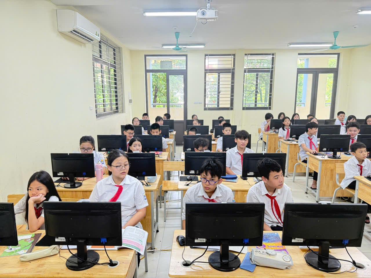 Tập thể lớp 7A4 hưởng ứng tuần lễ học tập suốt đời năm 2025