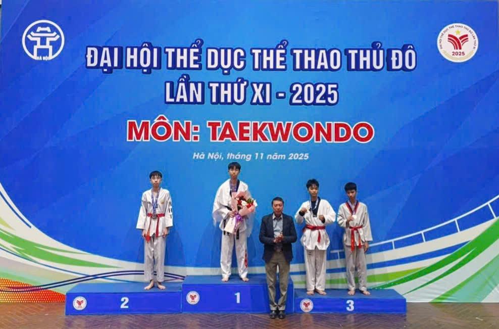 Tự hào 8A6 – bạn Đào Duy Thái giành huy chương bạc Taekwondo cấp thành phố