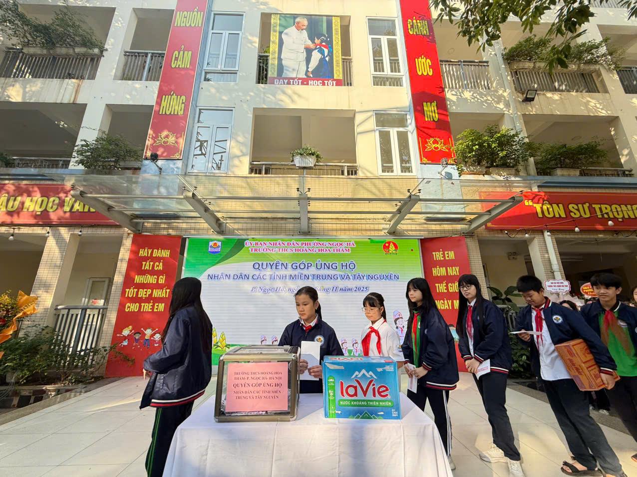 Học sinh lớp 7A1 trường THCS Hoàng Hoa Thám lan toả tinh thần “Thiếu nhi Ngọc Hà chung tay vì đồng báo miền Trung, Tây Nguyên”