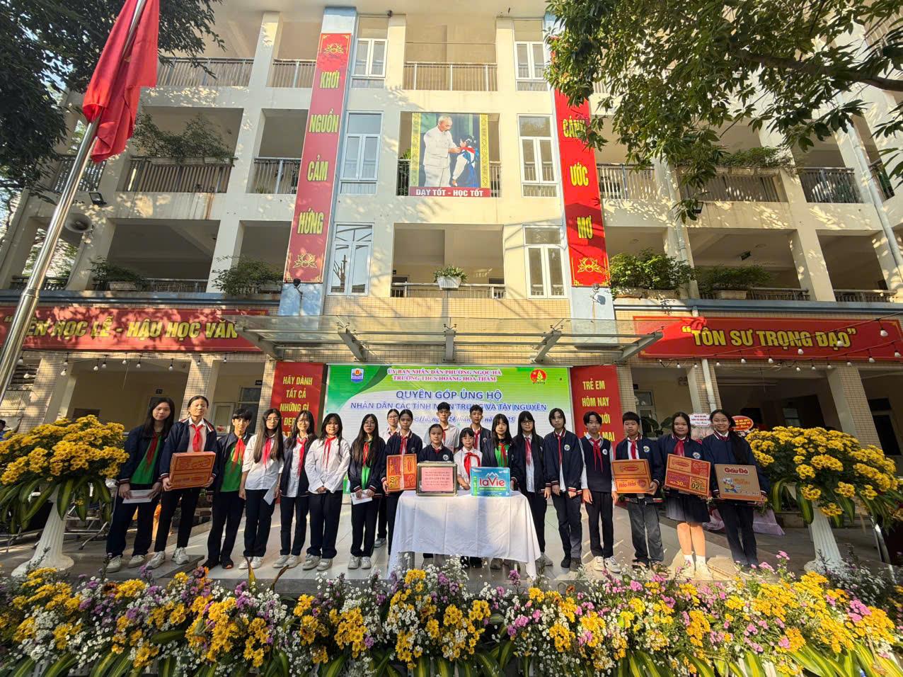 Các con 7A5 nối rộng vòng tay nhân ái, sẻ chia cùng đồng bào ruột thịt