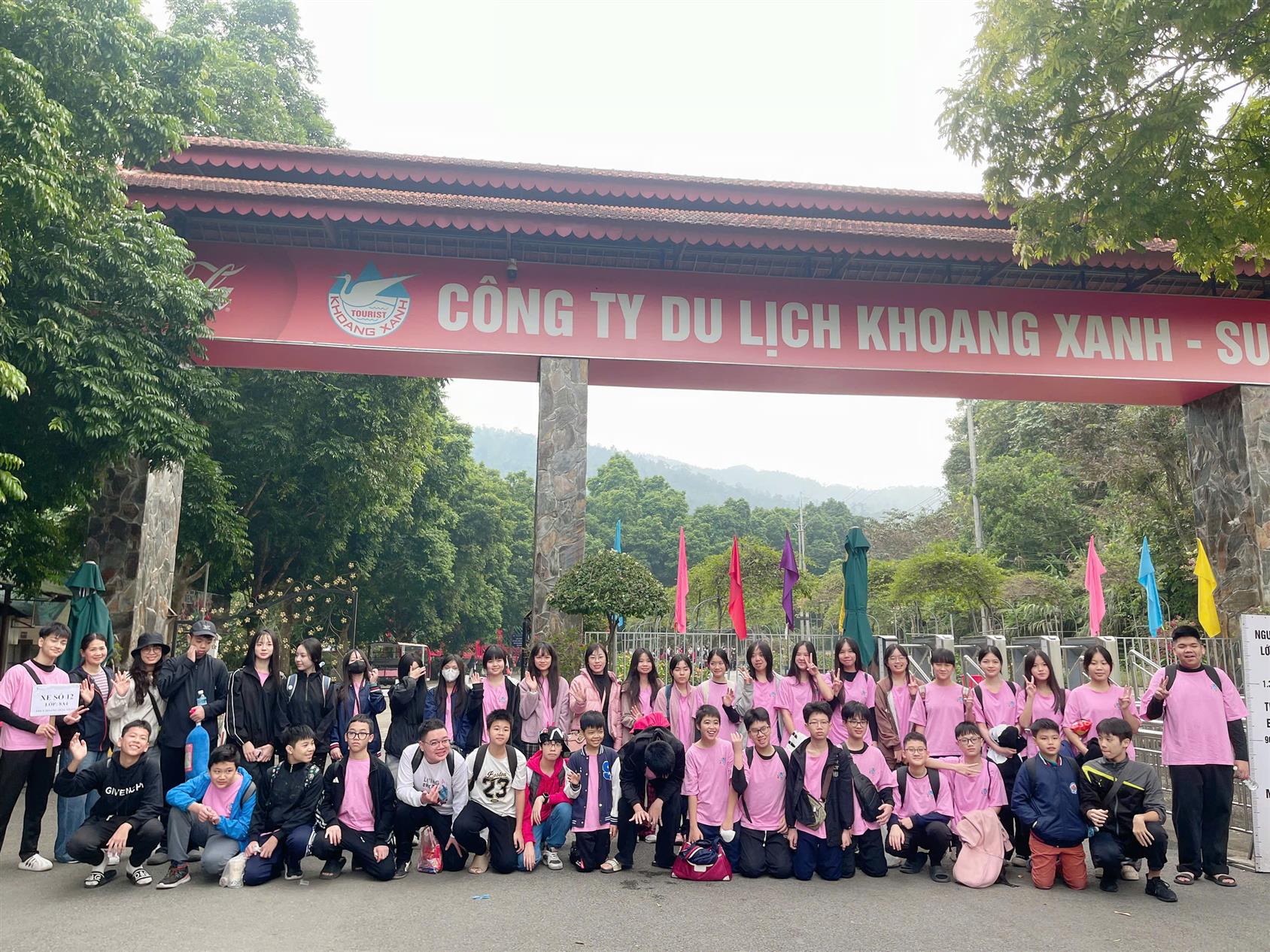 Trải nghiệm của lớp 8A4 tại khu du lịch Khoang Xanh Suối Tiên