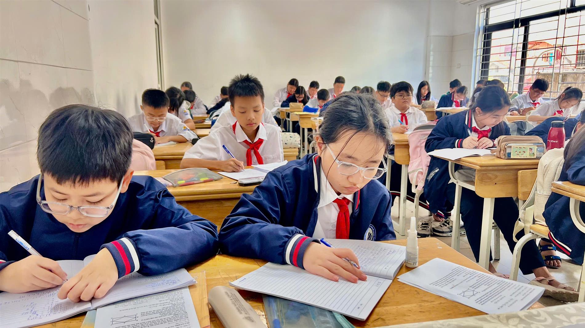 Phong trào thi đua ôn tập cuối học kì I của học sinh lớp 6A1  Trường THCS Hoàng Hoa Thám