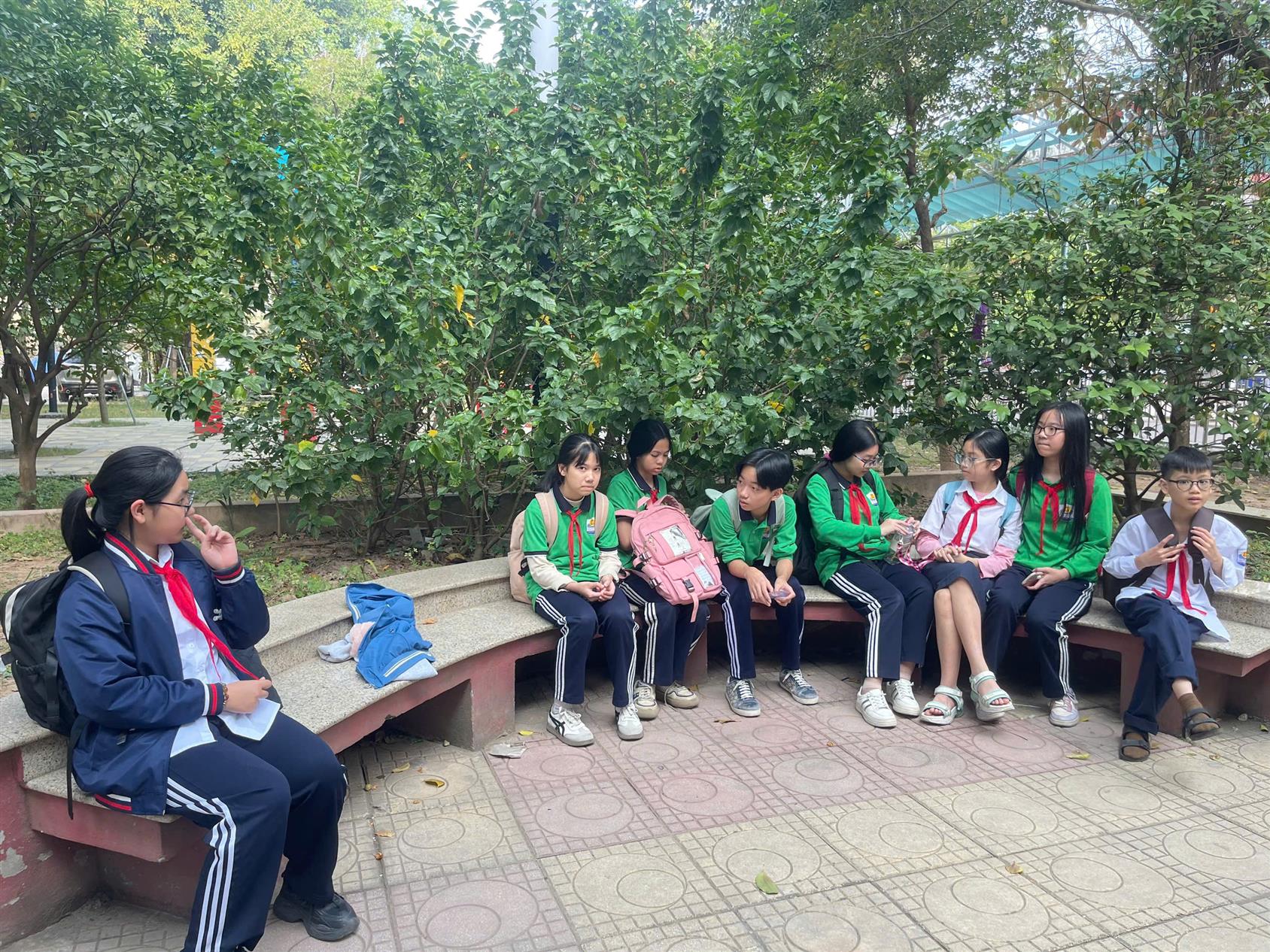 Học sinh trường THCS Hoàng Hoa Thám Duy trì nề nếp, nâng cao ý thức kỷ luật tại khu học tạm Trường Tiểu học Hoàng Hoa Thám