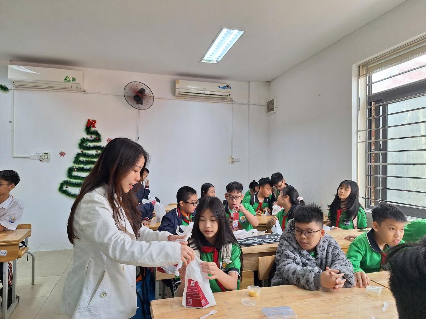 Lớp 6A5 hân hoan đón giáng sinh và chào năm mới 2026