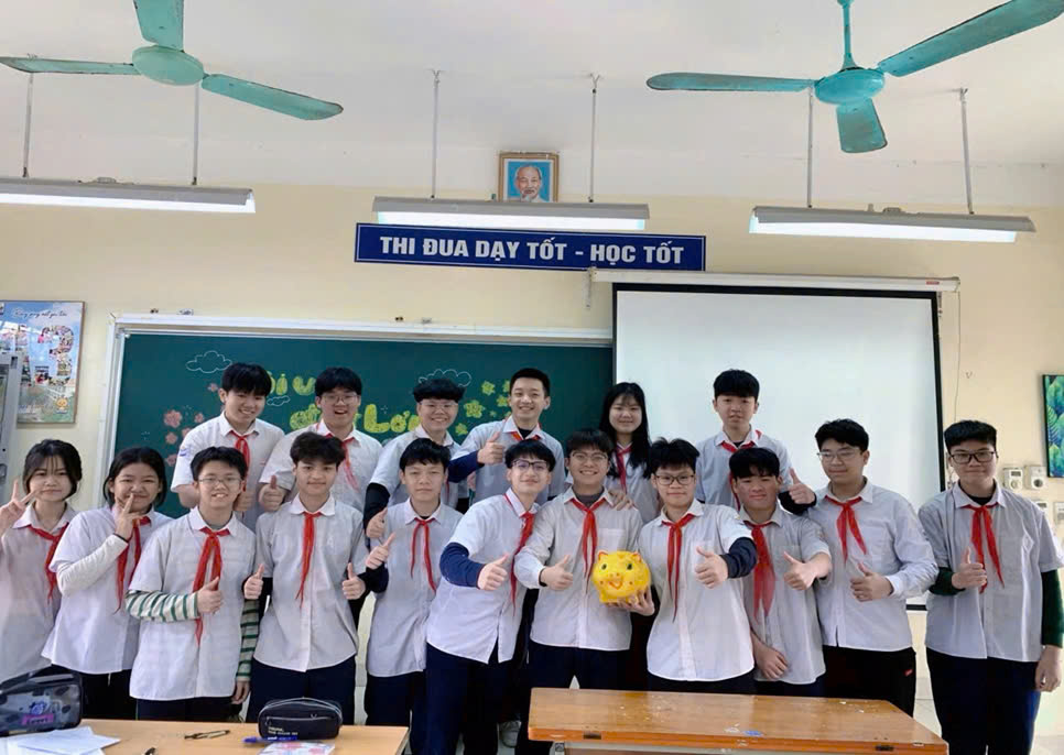 Gắn kết yêu thương – Nuôi heo đất cùng lớp 9A3