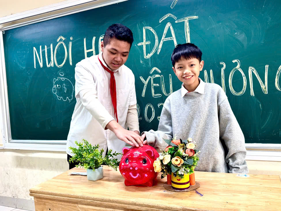 Cậu Heo đất yêu thương của lớp 8A5 - Biểu tượng của tình cảm và sự tiết kiệm