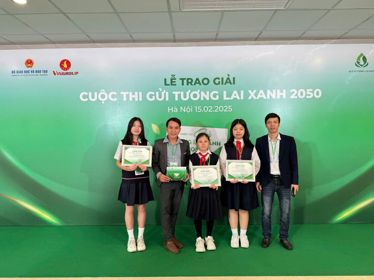 Học sinh lớp 7A2 trường THCS Hoàng Hoa Thám đạt giải tại cuộc thi “Gửi tương lai xanh 2050”